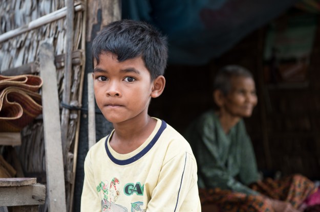 KAMBODZA aliravittu poika 055